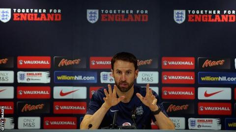 England players get postcards from ex-boss