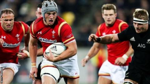 Jonathan Davies makes a break for Wales against New Zealand