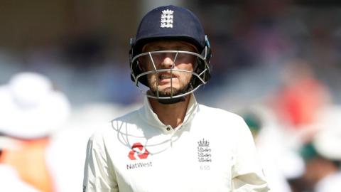 Swinging yorker bowls Root