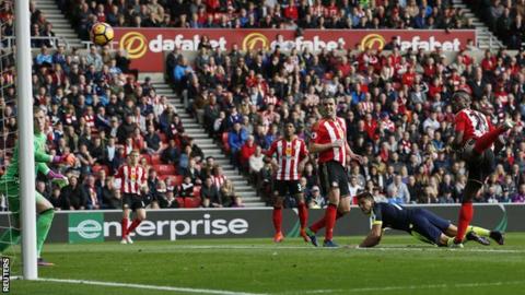 Alexis Sanchez scores for Arsenal at Sunderland