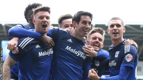 Cardiff City celebrate Peter Whittingham's winning goal against Bolton