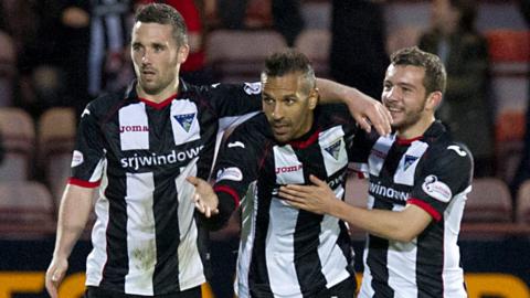 Dunfermline celebrate