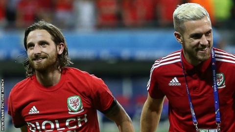Joe Allen (left) and Aaron Ramsey