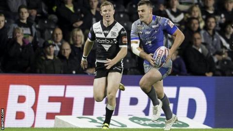 Wakefield's Joe Arundel (right) and Hull FC's Steve Michaels