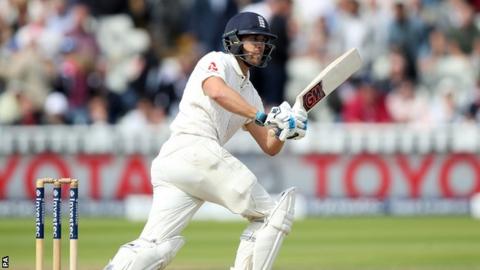 Cook passes 200 as England turns the screws