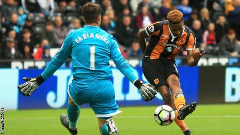 Hull's Silva seeks rare away victory at Southampton