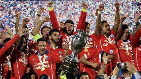 Chile's players celebrate winning the 2015 Copa America