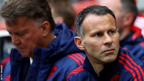 Ryan Giggs (right)