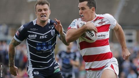 Daniel Mortimer running in Leigh's first try against Featherstone