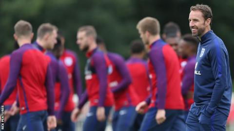 Gareth Southgate (right)