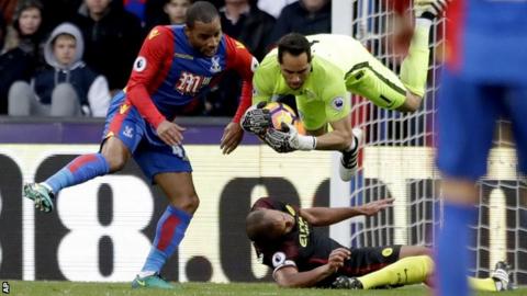 Man City skipper Kompany dealt major knee injury blow