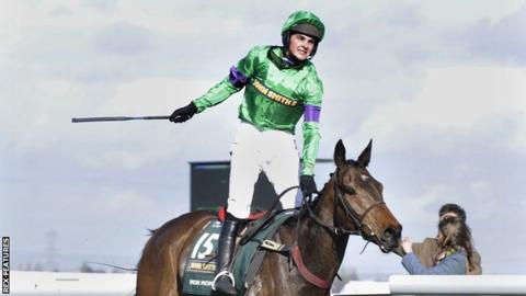 Liam Treadwell wins the 2009 Grand National on 100-1 shot Mon Mome