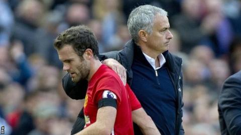 Juan Mata (left)