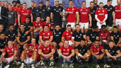 The All Blacks and the Lions pose for a joint picture