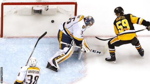 Jake Guentzel scores for Pittsburgh Penguins