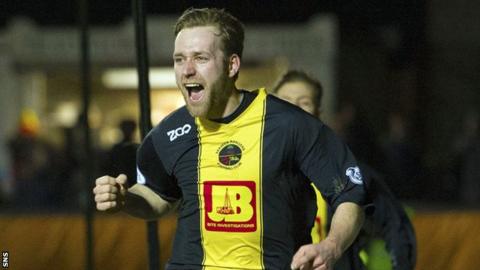 Darren Lavery was on target for Berwick Rangers as they beat Forfar 3-2
