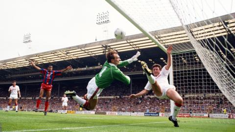 Crystal Palace and Manchester United drew 3-3 in the FA Cup final in 1990