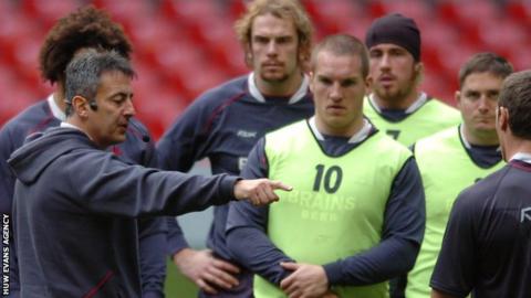 Nigel Davies takes a Wales coaching session in 2007
