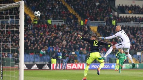 Olivier Giroud scores Arsenal's second against Ludogorets Razgrad