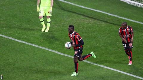 Mario Balotelli reacts after scoring for Nice against Bordeaux