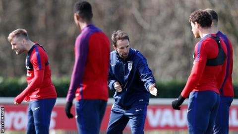 Gareth Southgate (centre)