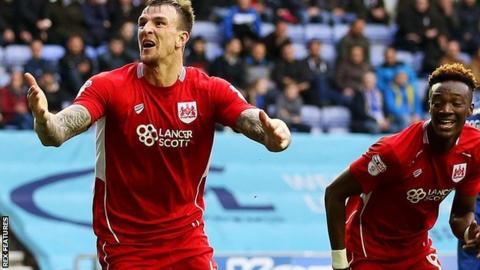 Wright on top as Bristol City thump Mooy's Huddersfield Wright on top as Bristol City thump Mooy's Huddersfield