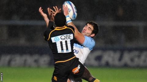 Wasps' Christian Wade outjumps Bayonne's Jean-Jo Marmouyet