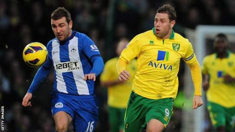 James McArthur (l) and Grant Holt