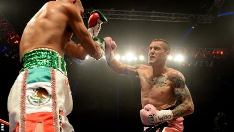 WBO lightweight champion Ricky Burns (right)