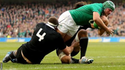 Rory Best scored Ireland's second try against the All Blacks before suffering his arm injury