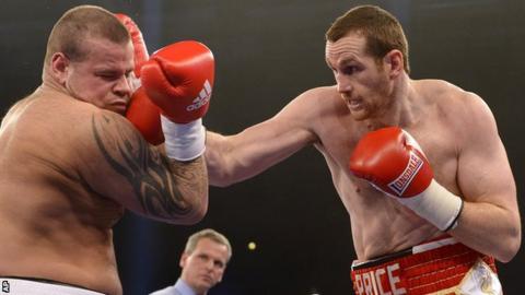 David Price (right) on his way to victory over Istvan Ruzsinszky
