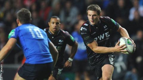 Dan Biggar runs with the ball for Ospreys