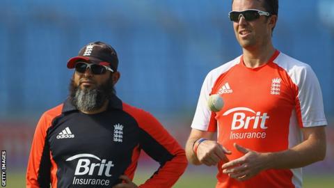 Mushtaq Ahmed (left) and former England spinner Graeme Swann
