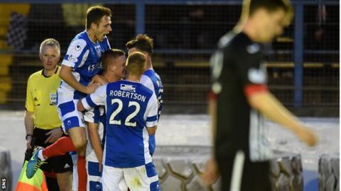 Cowdenbeath celebrate O'Brien's goal