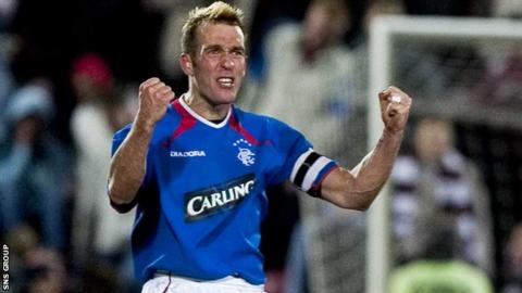 Fernando Ricksen played for Rangers between 2000 and 2006
