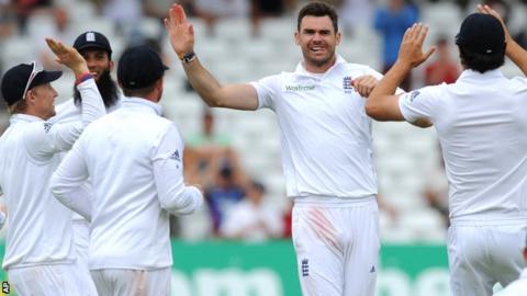 England celebrate a James Anderson wicket at Trent Bridge