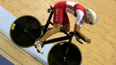 Glasgow 2014: Joanna Rowsell wins individual pursuit gold