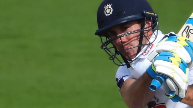 County Championship: Will Smith's 210 gives Hampshire big lead over Lancashire