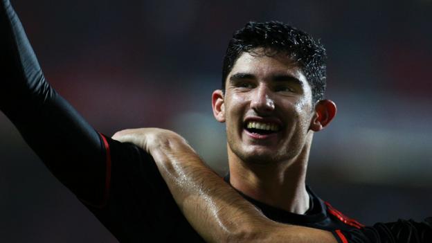 Goncalo Guedes: PSG sign Benfica midfielder in £25.5m deal - BBC Sport