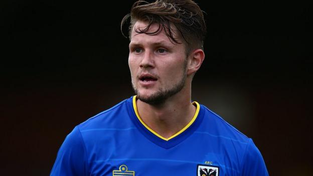Jake Reeves: AFC Wimbledon midfielder signs new contract