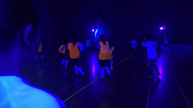 BBC Sport - Get Inspired: UV football in Bolton helps girls tackle body confidence - BBC Sport