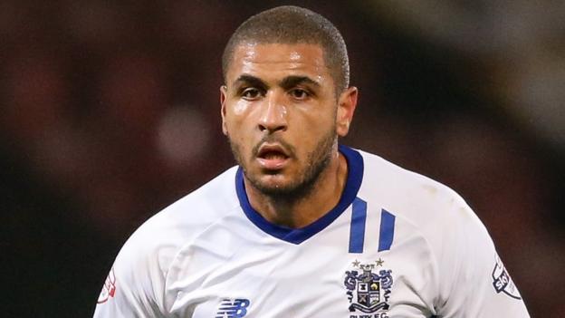 Leon Clarke: Bury striker signs for Sheffield United