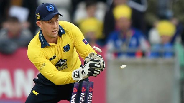 Luke Ronchi: Birmingham Bears seek replacement T20 signing