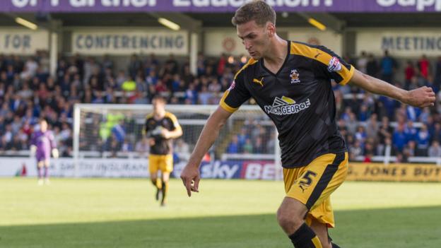 Leicester's Blyth joins Blackpool