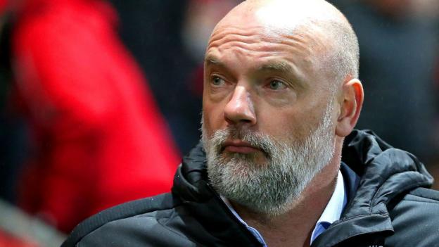 Uwe Rosler: Fleetwood Town boss hopeful over contract renewals