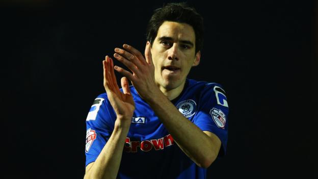Peter Vincenti: Rochdale midfielder joins Coventry City on two-year deal