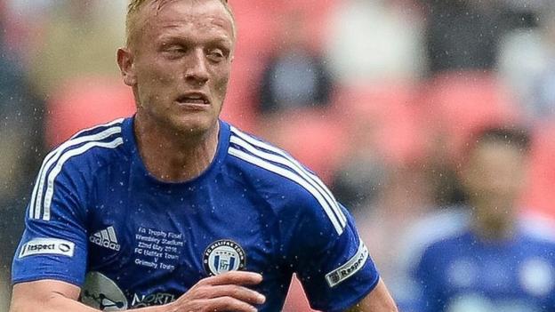 Jordan Burrow: Gateshead sign Halifax striker on 18-month deal - BBC News