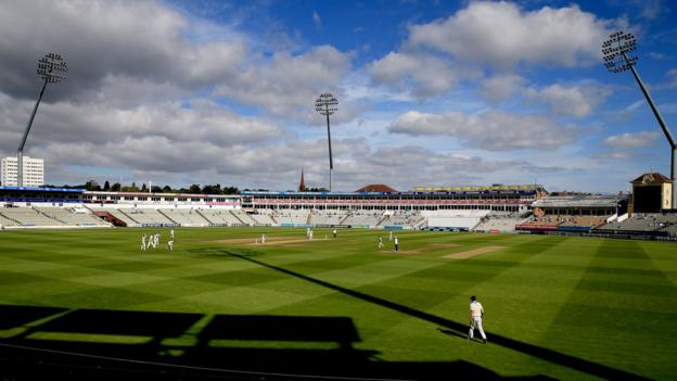 Warwickshire stay in profit for the 2016 season but by reduced amount