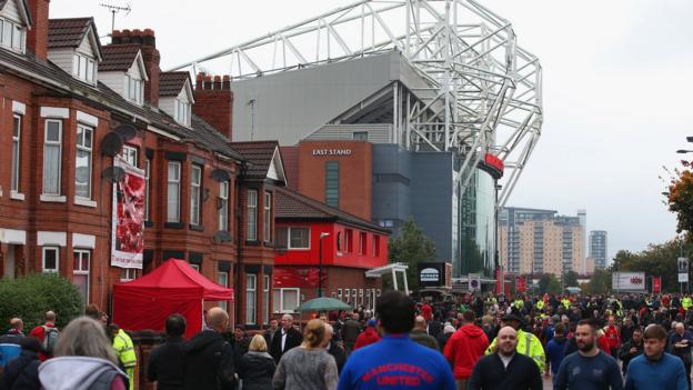 Man Utd fans asked about safe standing at Old Trafford
