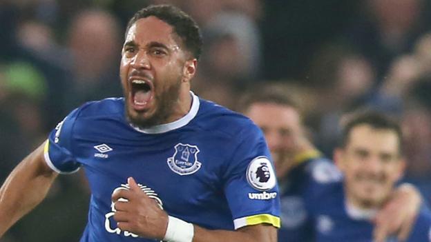 Everton earn late win over Arsenal